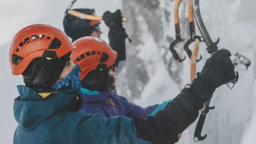 Iceclimbing in Abisko Kurvan Iceaxe technique